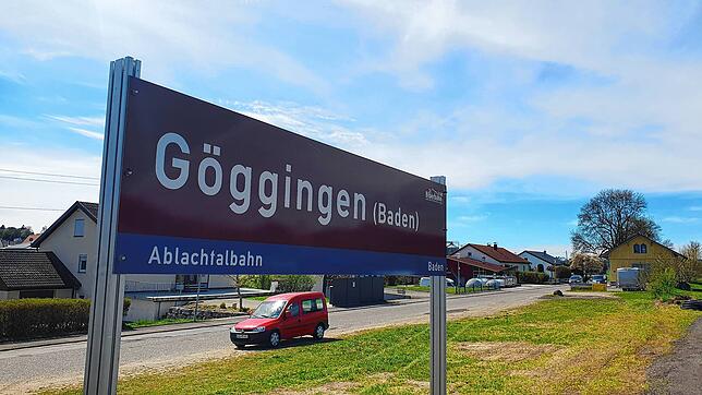 Das Bahnhofsschild in Göggingen: Hier wird die Biberbahn ab dieser Saison wieder halten. Direkt zum Saisonauftakt findet hier das ...