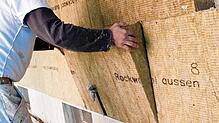 Die Wärmedämmung der Fassade ist eine der Maßnahmen, die bei der Sanierung eingeplant werden.