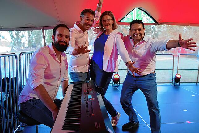 Das Impro-Theater Konstanz unterhielt die Gäste mit lachtränenreichen Improvisationen über den Verein und über dessen Geschichte (von ...