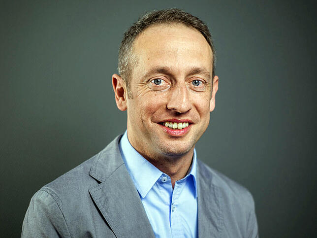 Bernhard Ernst.
