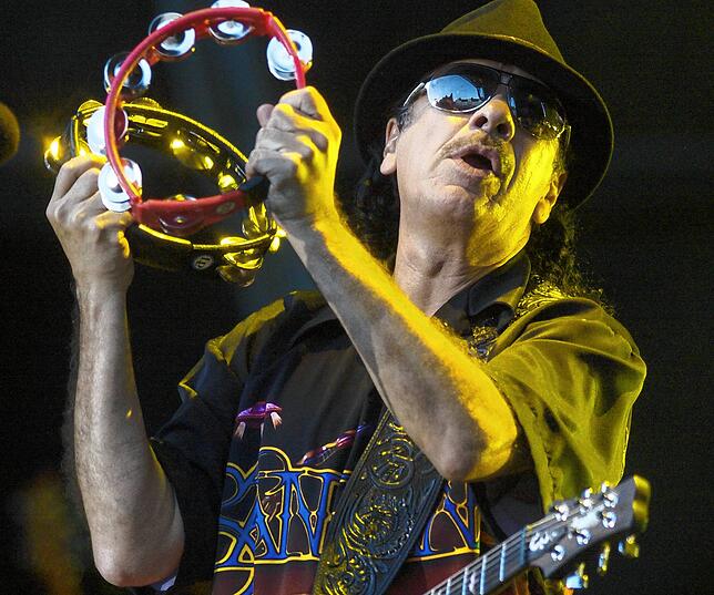 Carlos Santana bei seinem Konzert in Salem 2008.