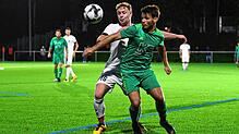 Lars Rohrer vom FC Pfaffenweiler (links) im Duell mit Sebastian Sauter von der SG Riedöschingen/Hondingen. Rohrer und Sauter zeigten mit ...