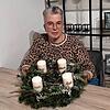 Doris Eichkorn von den Landfrauen Stockach-Engen mit einem selbstgemachten Adventskranz.