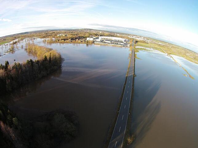 Wasser an der Kreisstraße von Pfohren nach Donaueschingen. Bild: Rolf Wetzel