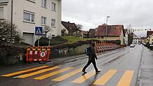 Der Ortschaftsrat möchte eine Verbreiterung des Gehwegs auf der Westseite (links) der Markdorfer Straße. Schnell soll geklärt werden, ...