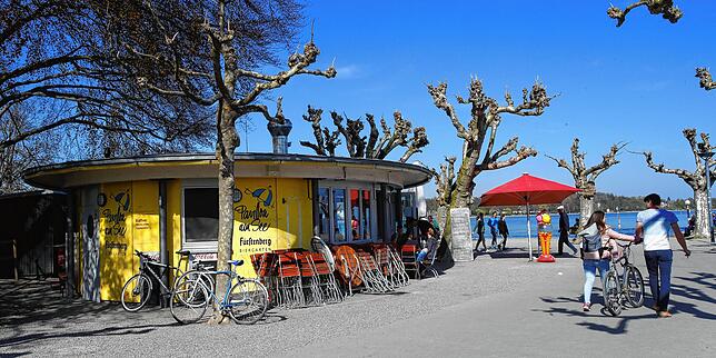 Während Corona ist es ruhig im Stadtgarten. Normalerweise ist der Pavillon am See nämlich Treffpunkt für Einheimische und Touristen.
