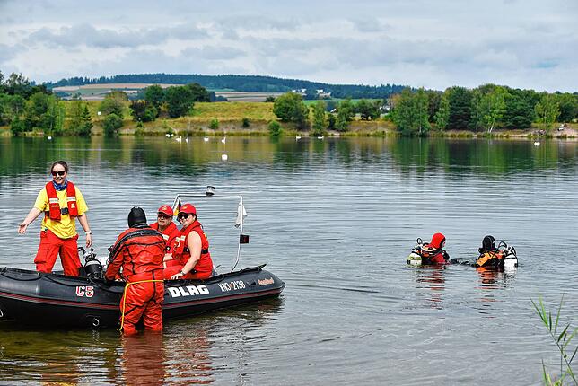 Am Sonntag nehmen Taucher der DLRG ihren Einsatz auf.