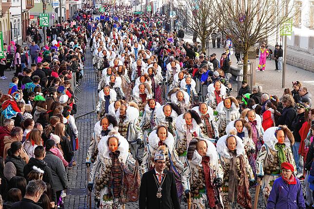 Bild 10: Warum der Fasnet-Umzug in Villingen jedes Jahr Groß und Klein fasziniert – Entdecke die Highlights!