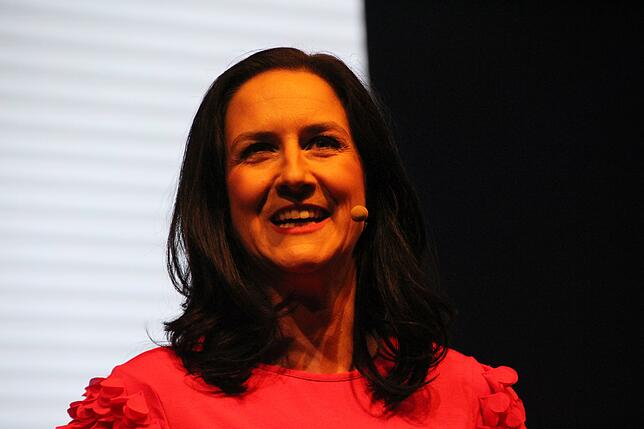Moderatorin Chrissie Weiss.