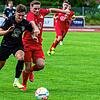 Führung nach der Pause: Tiengens Urs Isele, hier gegen Jonathan Ehret (links) erzielte nach dem Seitenwechsel das 2:1 für den FC Tiengen ...