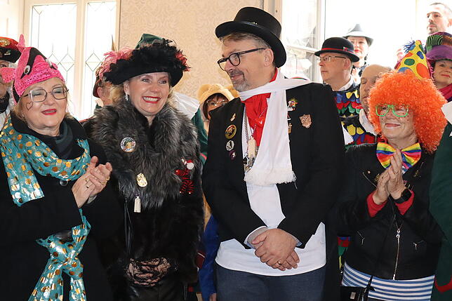 Bild 8: Die Hoorige Mess‘ ist eröffnet! Im Rathaus tanzen sich die Narren warm
