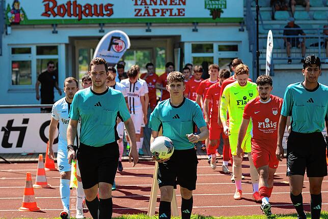Bild 2: FC Tiengen 08 unterliegt dem SV Aasen in der ersten Runde des SBFV-Pokals mit 2:4 – wir haben Fotos!