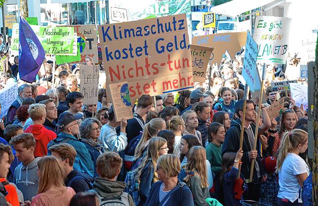 Über 1200 Menschen nehmen bei der Klimademonstration im September 2019 in Markdorf teil.