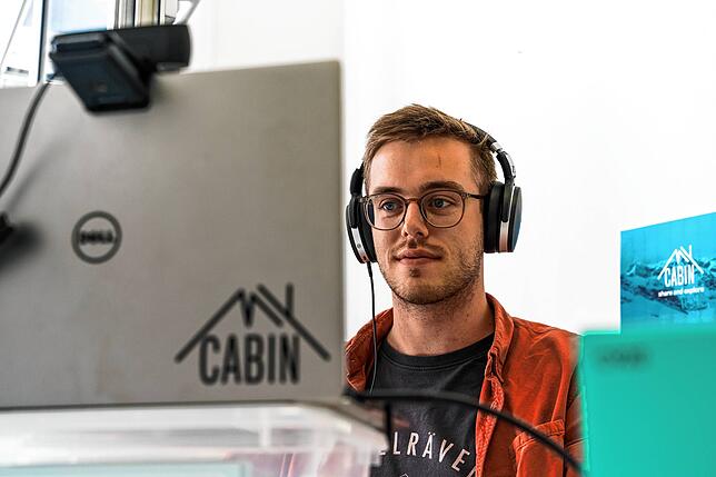 Finn Wilkesmann studiert in Konstanz Sport und Wirtschaftswissenschaften und hat das Start-Up MyCabin ins Leben gerufen.