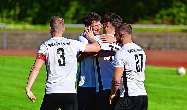 Bild 1: SG FC Wehr/Brennet besiegt den FC Zell mit 1:0 – und wir haben Fotos!