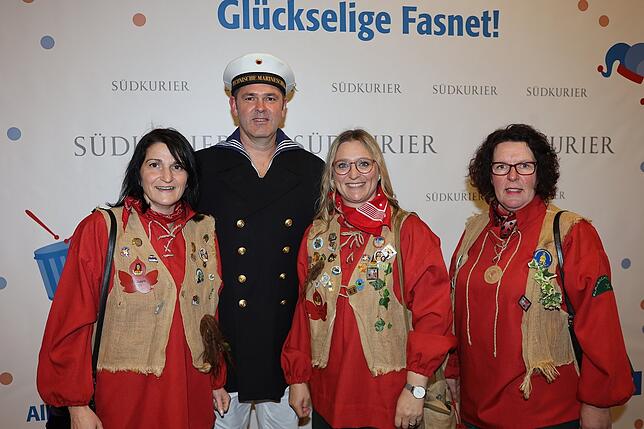 Bild 12: An der SÜDKURIER-Fotowand: Das sind die Gäste der Fernsehfasnacht (Teil 1)