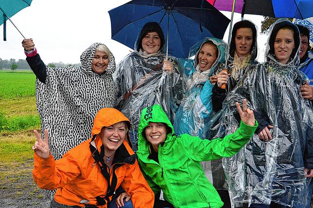 Die Fans von James Morrison ließen sich die Stimmung vom Regen nicht vermiesen. Es sollte nicht das letzte Salem Open Air mit viel Regen ...