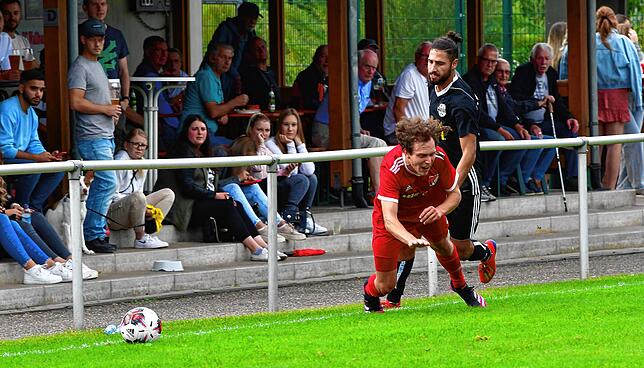 Bild 14: FC Wallbach dreht die Partie und gewinnt mit 3:2 gegen den FC RW Weilheim &ndash; und wir haben die Bilder!