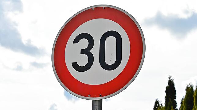(Symbolbild) Fließt der Verkehr bei Tempo 30 in Konstanz oder schleicht er nur vor sich hin?
