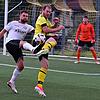 Tormaschine: Wie schon beim 1:1 im Hinspiel hatten David Marino (links) und der FV Tumringen gegen Torjäger Adrian Malzacher einen ...