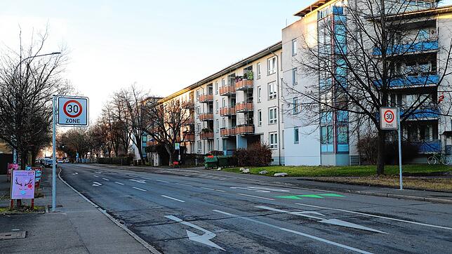 In der Max-Stromeyer-Straße wurde am 6. Dezember eine neue 30er-Zone eingerichtet. Sie liegt zwischen dem Businesspark und der Kreuzung ...