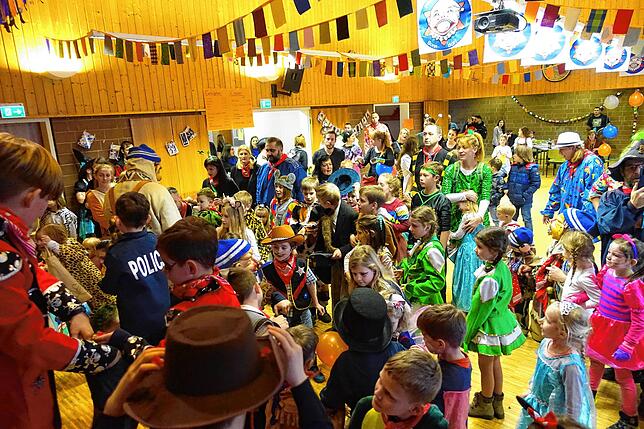 Bild 2: Die schönsten Bilder der Kinderfasnet mit den Schlosshexen Bonndorf