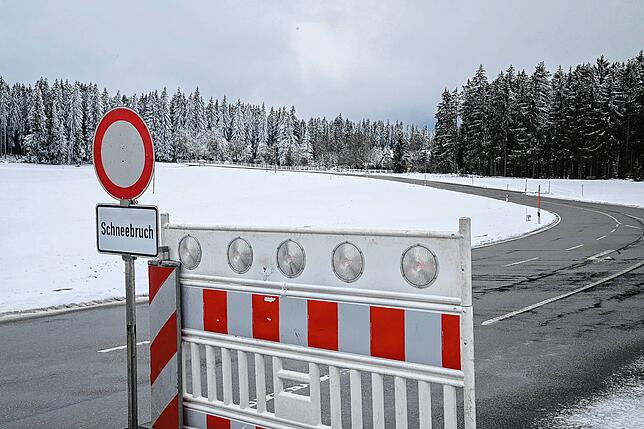 Auch von der Kreuzung Sternehöhe in Richtung Kesselberg ist die Kreisstraße gesperrt. Das bedeutet auch, dass die Skilifte Brigachlift, ...