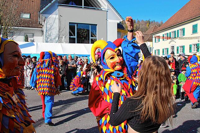 Bild 4: Bilder vom närrischen Treiben beim Treffen der Narren am Fasnachtsmontag in Stühlingen (Teil 2)