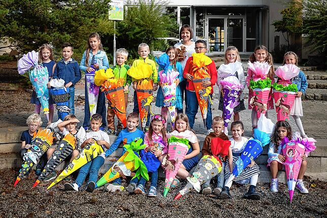 Die Klasse 1c der Peter-Thumb-Schule Hilzingen mit ihrer Klassenlehrerin Christina Peters bei ihrer Einschulungsfeier.