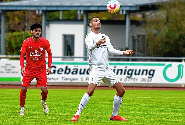 Offensivkraft: Auf Tore von Leon Hesselbarth (vorn) setzt der FC Schönau in der Rückrunde.