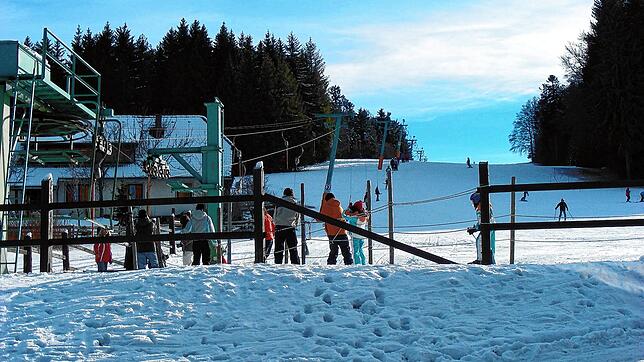 Bald ist es wieder so weit, die Pisten im Herrischrieder Skigebiet werden aktuell präpariert und laden voraussichtlich ab den ...