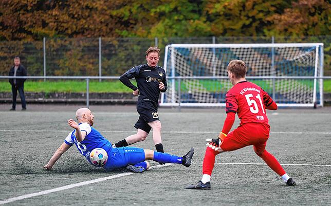 Bild 1: Unsere Bildergalerie vom Landesliga-Spitzenspiel zwischen dem FC Radolfzell und dem FC Pfaffenweiler