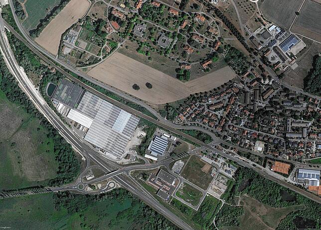 Auf der Freifläche im Bildzentrum sowie links davon (bis zur hellen Fläche links) wird das Neubaugebiet Lindenbühl-West entstehen. ...