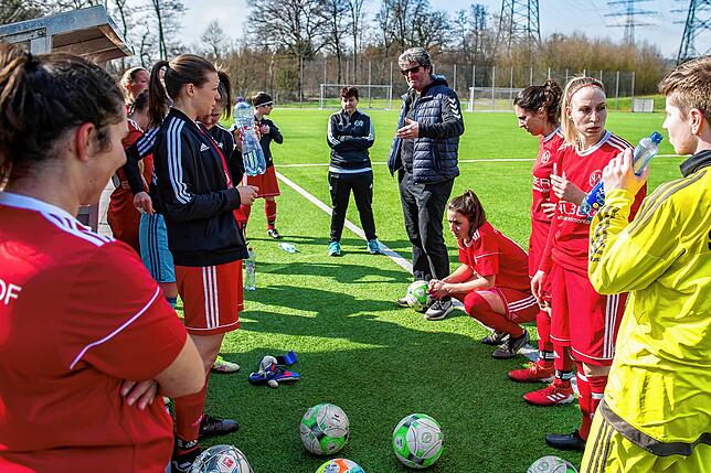 Frauenfußball: Ralf Lauber führte in seiner vorherigen Trainerstation die Frauen des SC Niederhof/Binzgen von der Bezirksliga in die ...