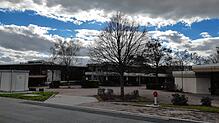 Bei der Schule soll nun doch ein Trinkwasserbrunnen entstehen. Bild: Baumgartner