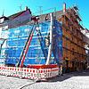 Das Dach der Gambrinus-Brauereigaststätte in Villingen wird saniert. Bis Ende Juni sollen die Arbeiten abgeschlossen werden. Bild: ...