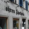 Im Schriftzug der Mohren-Apotheke in der Konstanzer Wessenbergstraße fehlt seit einiger Zeit das &bdquo;M&ldquo;. Es wurde vergangene ...