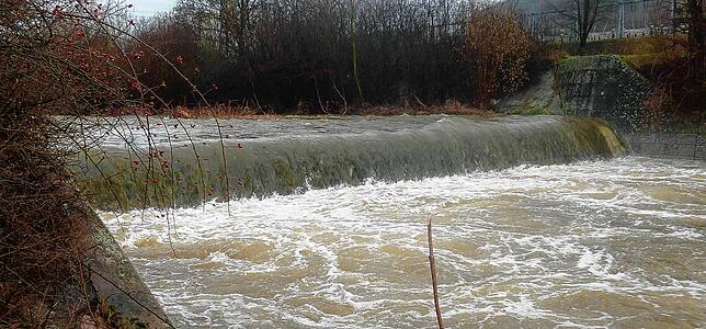Bei Hochwasser wälzten sich enorme Wassermengen über die etwa 15 Meter breiten Abstürze in der Schlücht. Das Foto zeigt die dritte ...