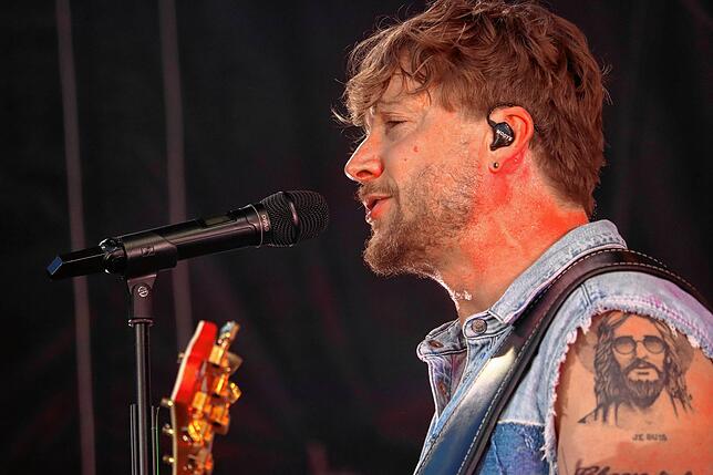 Bild 1: Open Air in Meersburg: Samu Haber verzaubert Fans
