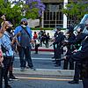 Demonstranten protestieren in Los Angeles nach dem gewaltsamen Tod von George Floyd gegen Polizeigewalt.