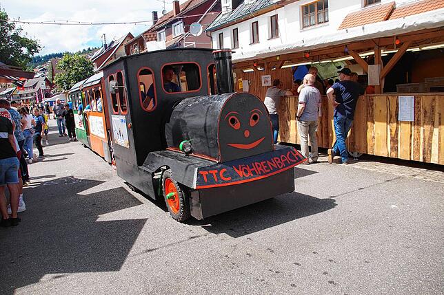 Das Stadtfest-Bähnle dreht in Vöhrenbach unermüdlich seine Runden.