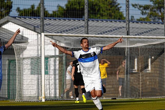 Bild 33: Der FV Tennenbronn gewinnt gegen den FC Öhningen-Gaienhofen. Wir haben die besten Bilder!