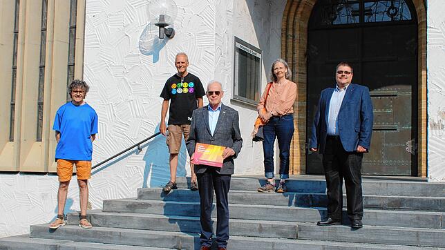 Bernhard Muffler, Walter Dix, Willi Zöller, Chistina Goldstein und Jürgen Brecht (von links) sind Mitglieder des Fundraising-Teams für ...