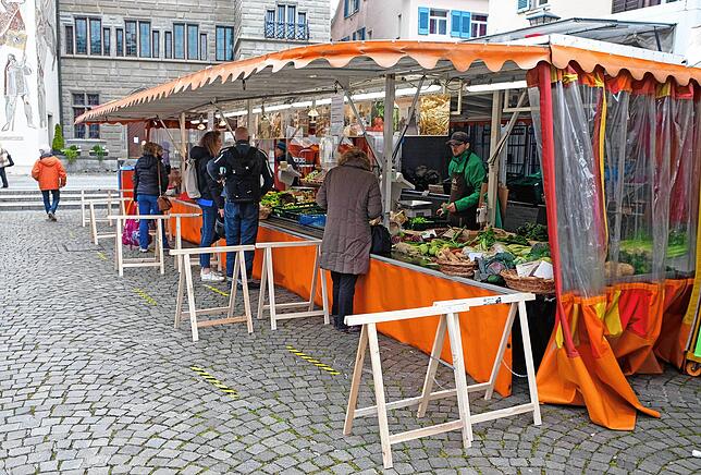 Hilfseinrichtungen wie beispielsweise Abstandsmarkierungen unterstützen den guten Willen.