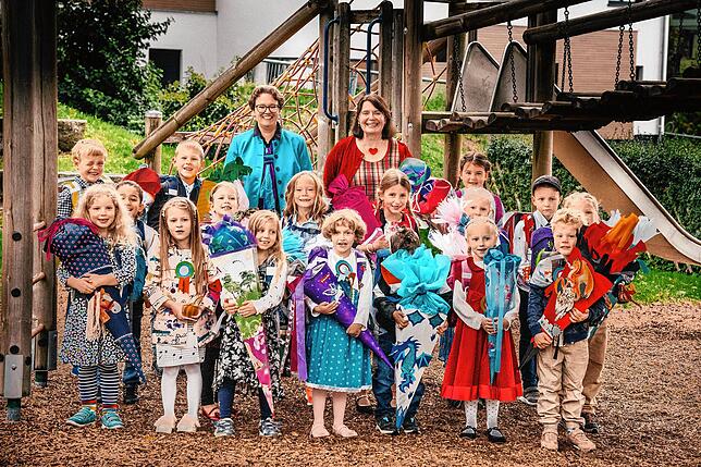 Grundschule Lippertsreute-Deisendorf: Die Klasse 1 mit Klassenlehrerin Sylvia Papadopoulos.