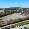 Während der Aero-Messe parken Lastwagen auf dem Maierhöfle-Gelände (Bildmitte). Das Areal beim Messeparkplatz P7 soll renaturiert und ...