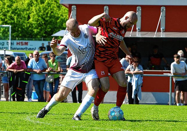 Bild 9: Das torreiche Kellerderby gewinnt der SV Deggenhausertal! Wir waren mit der Kamera dabei!