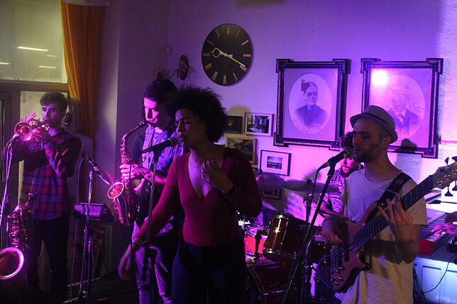 Großartigen Latin-Funk bringt &bdquo;Rumba de Bodas&ldquo; aus Bologna auf die Bühne.