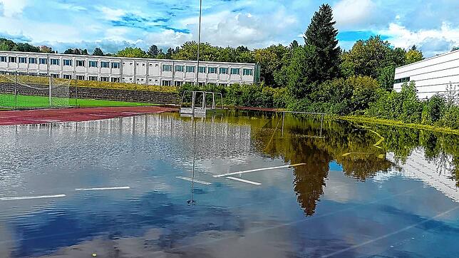 Bei einem Unwetter am Freitag, 4. August steht einmal mehr das Gebiet um den Brandenburger Ring unter Wasser. Auch am Gymnasium am ...