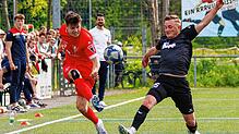 Christoph Matt (links) vom 1.FC Rielasingen-Arlen in Aktion.